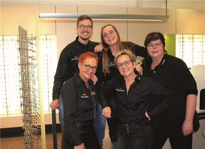 Das Mendiger Brillen Becker-Team um Filialleiterin Daniela Wingender (2. Reihe Mitte) hat Verstärkung bekommen.