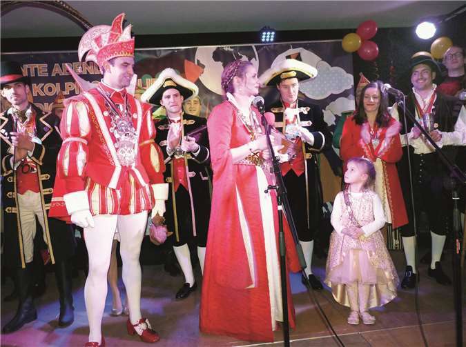 Das Mendiger Prinzenpaar hatte sogar eine kleine Nachwuchsprinzessin im Gefolge.