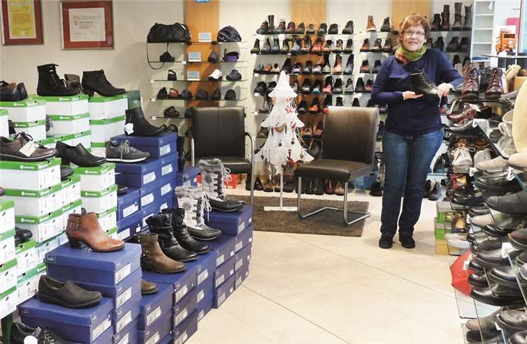Weihnachts-Rabatt-Sterne versprechen bis zu 50 Prozent! Das Mendiger Schuhhaus Jubelius hat die Preise für sein gesamtes Wintersortiment bis zum 23. Dezember reduziert.FRE