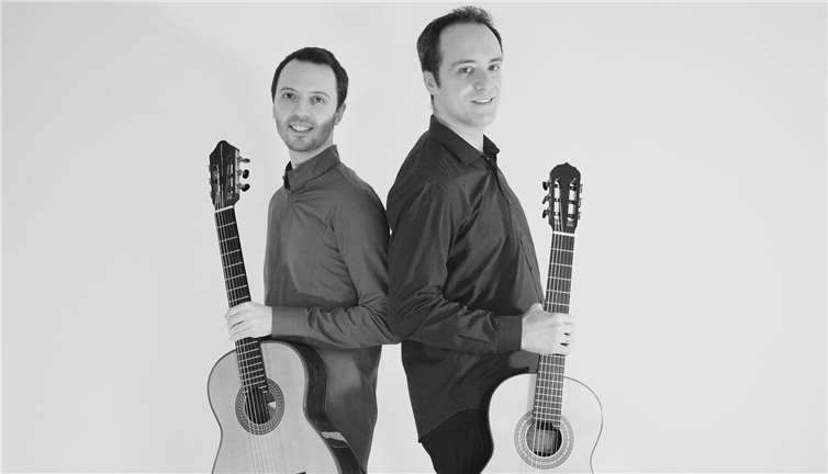 Das MoSa Guitar Duo präsentiert „Meisterwerke aus verschiedenen Jahrhunderten“. mosaguitar