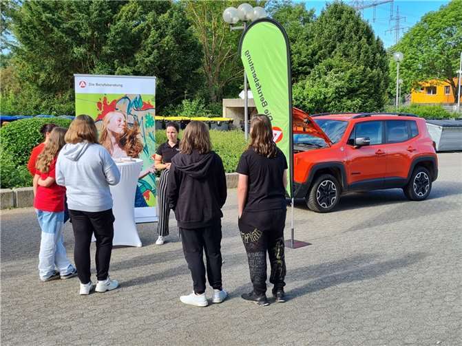 Das Mobil „Azubispots on tour“ machte Halt. Foto: Realschule plus an der Römervilla
