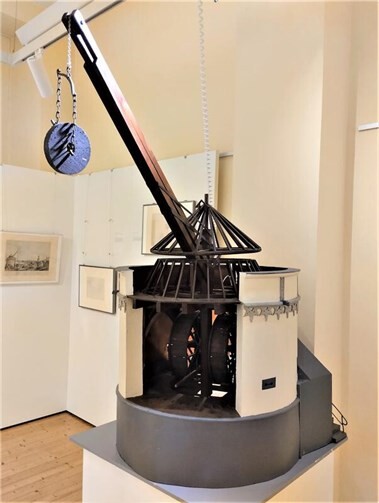 Das Modell des „Alten Krahnens“ kann ab sofort in der Dauerausstellung des Stadtmuseums besichtigt werden. Foto: Seebert/Stadtmuseum Andernach