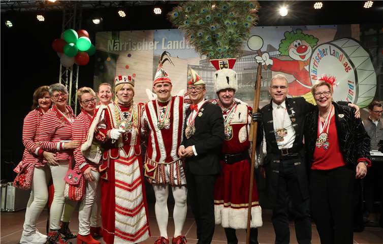 Das Morenhovener Dreigestirn erlebte in Düsseldorf ein tolles karnevalistisches Programm. Foto: Landtag NRW - Bernd Schälte