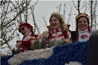 Das Morenhovener Dreigestirn hatte auf ihren Prunkwagen eine Menge Spaß.