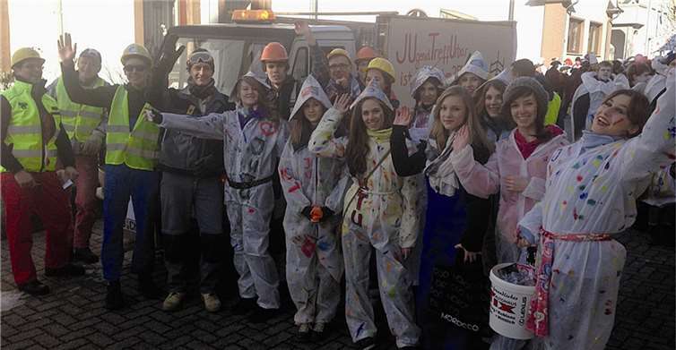 Das Motto „Jugendtreff Urbar ist gestrichen?!“ wurde dann Rosenmontag, vor dem Karnevalsumzug in Urbar, aufgrund des Papstrücktrittes noch einmal verändert.Privat