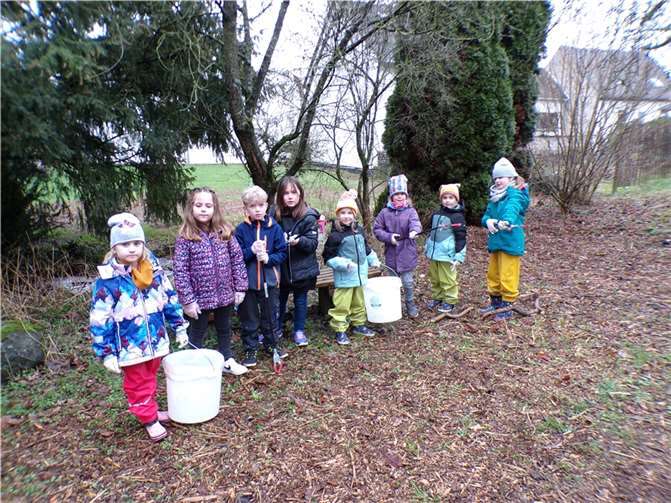Das Müllsammeln kann beginnen. Quelle: Kinderhort „Kunterbunt“