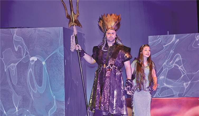 Das Musical „Die kleine Meerjungfrau“ erfreute sich großer Beliebtheit bei Jung und Alt. Hier der Meerkönig mit seiner Tochter. STEIN