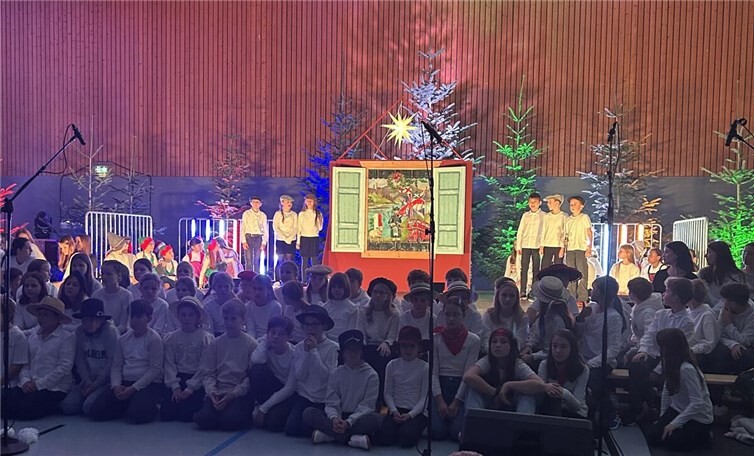 Das Musical der 5. Klassen führte durch europäische Weihnachtslieder und -bräuche.