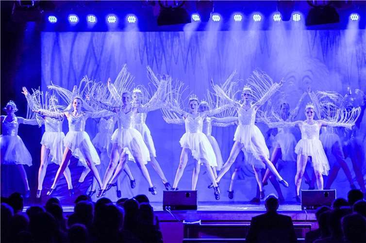 Das Musicalteam der IGS Pellenz Plaidt gastiert im Mai im Bürgerhaus Kottenheim.  Fotos: Martin Becker/Hans Bretz