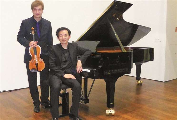 Das Musikerduo Nils Mönkemeyer und William Youn. privat