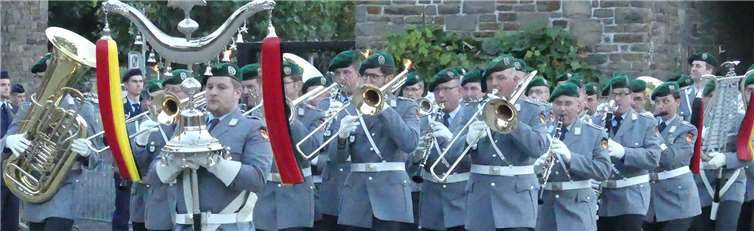 Das Musikkorps der Bundeswehr aus Siegburg erfreute zum Jubiläum mit einer Serenade.