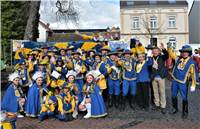 Das NCR Narrencorps mit dem Kommandeur der Rheinbacher Kaserne, Brigade General ...