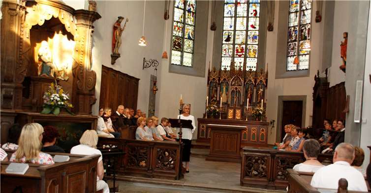 Das NachtLeben sei dieses Jahr ein „Friday for Future“, analog zu Thunbergs weltweiter Klimaschutz-Bewegung, so Schwester Edith-Maria, die Generaloberin der Waldbreitbacher Franziskanerinnen, in ihrer Begrüßung in der Klosterkirche. Foto: Franziska Sprenger