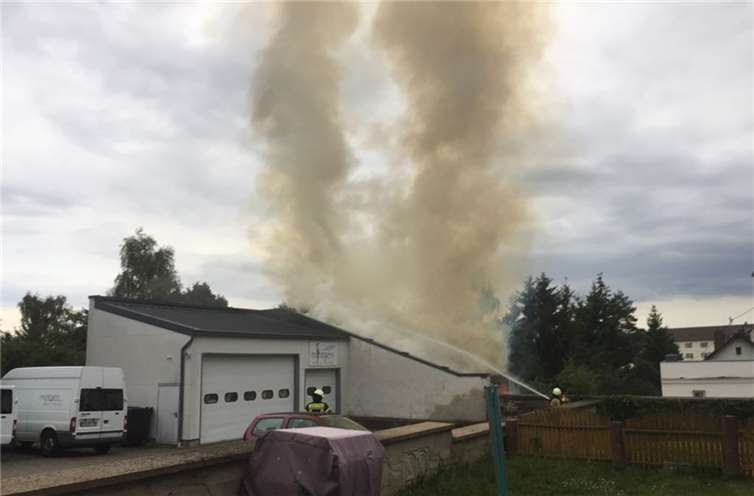 Das Nebengebäude des Anwesens wurde vom Besitzer offensichtlich als eine Art Lagerschuppen genutzt.