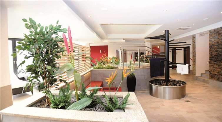 Das Nettebad Mayen mit Hallenbad und Sauna ist am gesamten Osterwochenende geöffnet - auch am Ostermontag! privat