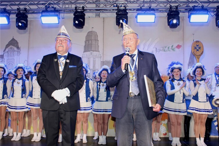 Das Neuenahrer Urgestein und KG-Mitbegründer Horst Felten wurde zum Ehrenmitglied ernannt.