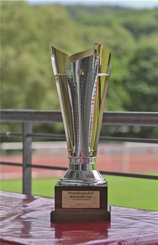 Das Objekt der Begierde auch im Jahr 2016: der Wanderpokal des Kurstadt-Cups.Guido Kölzer