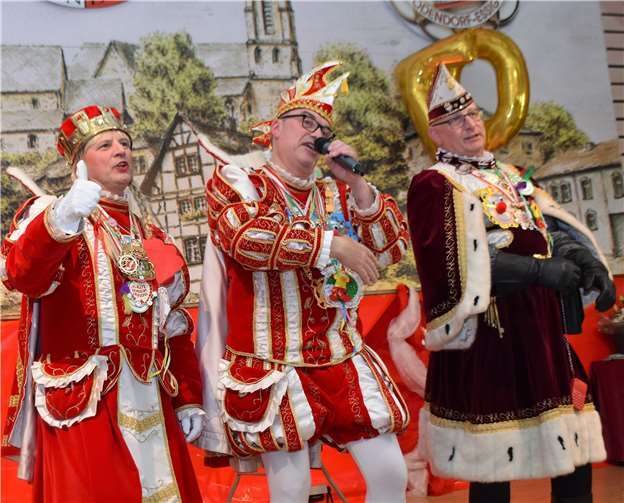 Das Odendorfer Dreigestirn begeisterten mit ihrem Lied die Damenwelt.