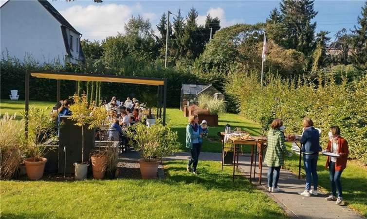 Das Offene Familienfrühstück wurde diesmal im Andernacher Pfarrgarten veranstaltet.