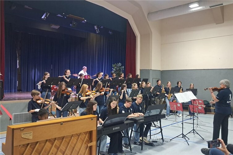 Das Orchester des Calvarienbergs begeisterte mit Medleys 