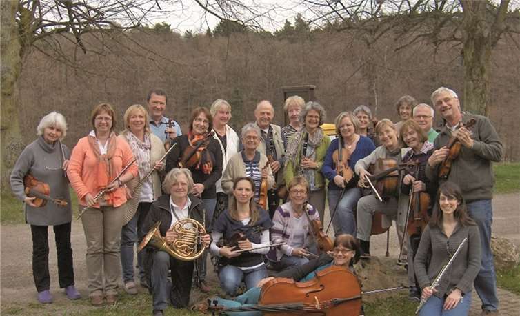 Das Orchester des Kreises Ahrweiler musiziert in der Konzerthalle im Kurpark.  Privat