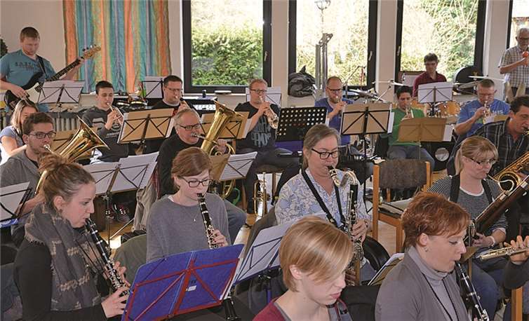 Das Orchester des Musikvereins besteht aus mehr als 50 Mitgliedern. Privat