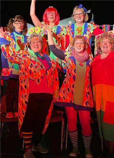 Das Orga-Team Kika-Berkum (Andrea, Anja, Steffi und Yvi ) wäre gerade in den letzten Vorbereitungen für die traditionelle Kinder-Karnevalsparty.Foto:privat