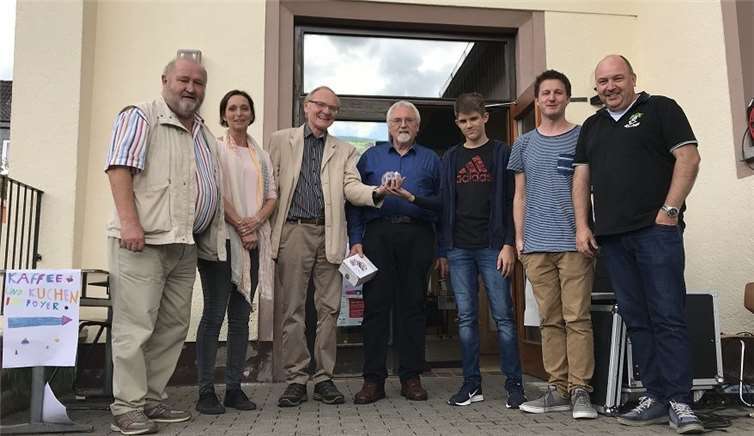 Das Orga-Team freut sich über das gelungene Fest.