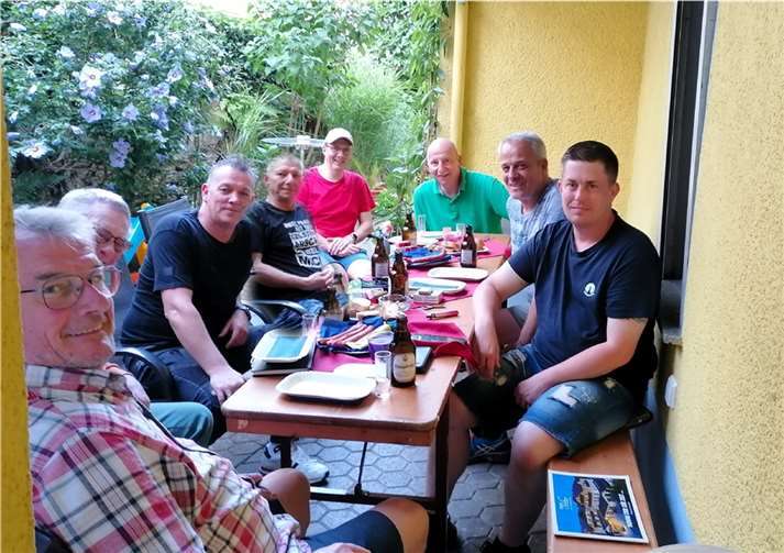Das Orga-Team traf sich im Herzen der Vallendarer Altstadt, um noch einmal die Planungen zu intensivieren.  Foto: privat
