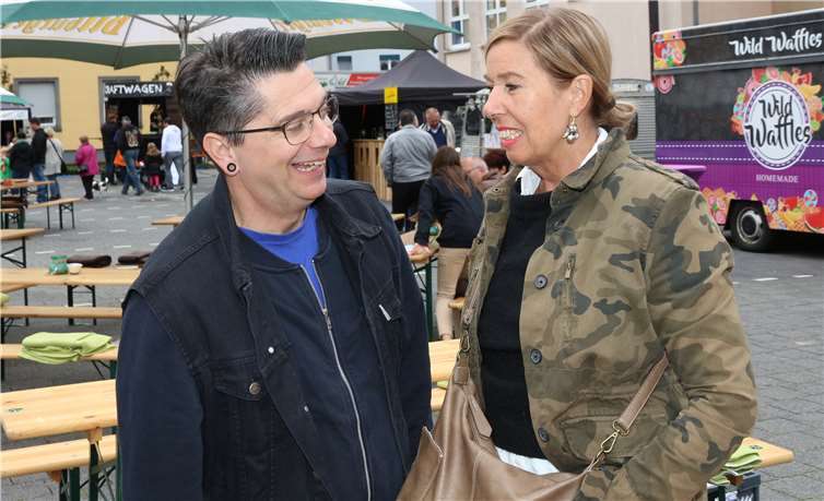 Das Organisationsteam Sabine Schmidt und John Thon.