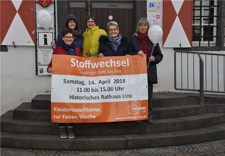 Das Orgateam der Kleidertauschbörse freut sich über einen zahlreichen Besuch der „Stoffwechselparty“. Verein Eine-Welt Linz e.V.