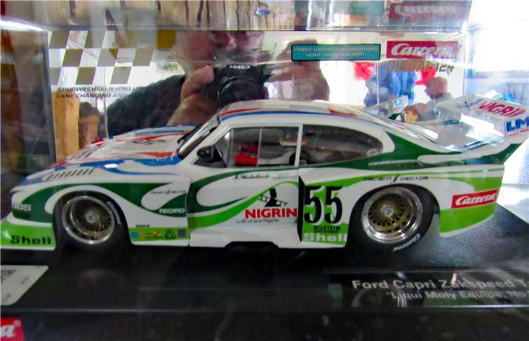 Das Originalmodell des Capri Zakspeed Turbo: Gewicht (ohne Magnete) 222 Gramm; Motor 18000 U/min; Übersetzung 10:50. Um die Fahrzeuge beim 24-Stunden-Rennen besser erkennen zu können, wurden sie in verschiedenen Farben lackiert.