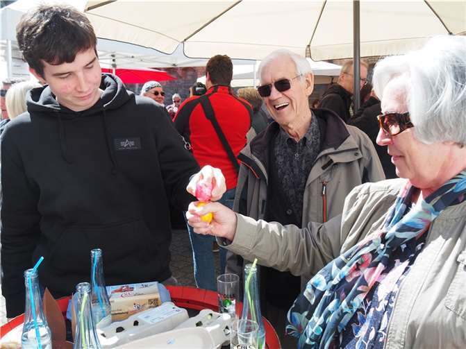 Das Ostereierkippen fand traditionell am Ostersonntag statt. Fotos: HH