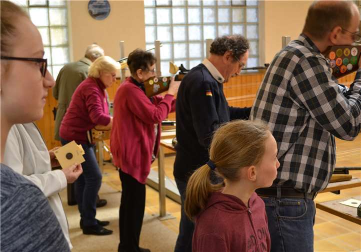 Das Ostereierschießen soll auch Nichtschützen für den Sport begeistern.