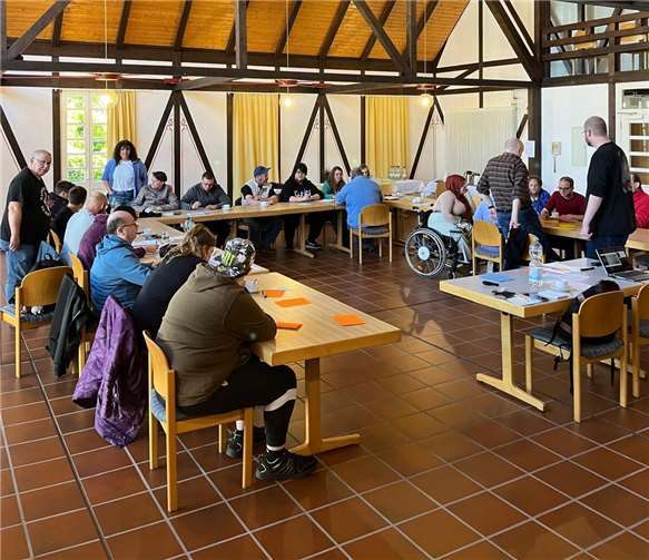 Das „PIKSL-Labor“ Andernach hat Klientinnen und Beschäftigten der Barmherzigen Brüder Schönfelderhof Strategien zum Umgang mit Cybermobbing aufgezeigt.