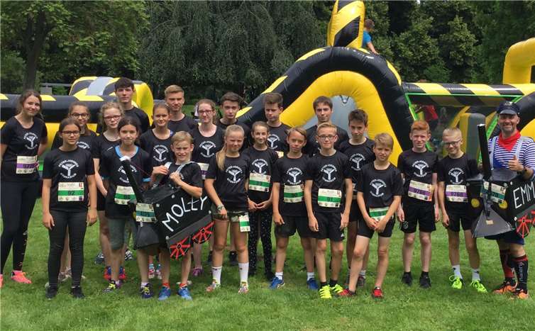 Das PJG-Arathon Team mit ihrem betreuenden Lehrer Christoph Amediek. Privat