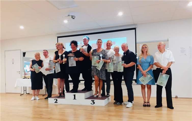 Das Paar der DJK Bendorf ertanzte sich den 1. Platz.  Foto: privat