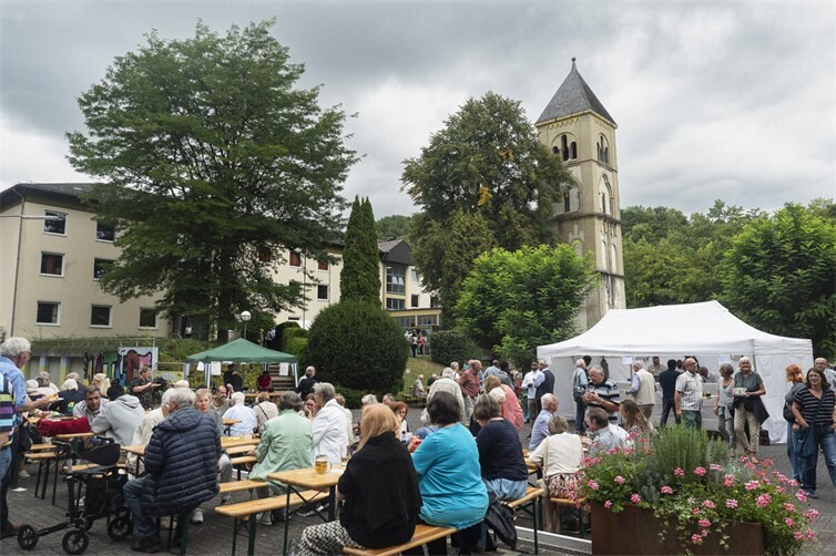 Das Pallottikirchenfest am 30.08.2026 beginnt mit dem Gottesdienst für ausgeschlafene Christ:innen um 11:30 Uhr und bietet anschließend zahlreiche Angebote für Jung und Alt sowie ein vielfältiges kulinarisches Programm.