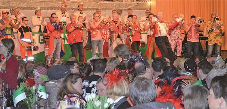 Das Panikorchester Remagen riss das Publikum buchstäblich von den Stühlen.