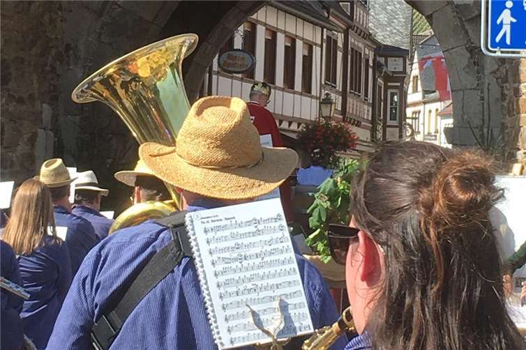 Das „Panikorchester“ der Musikfreunde Lantershofen beim großen Festumzug des Weinfestes in Ahrweiler.  Foto: privat