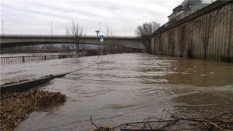 Das Peter-Altmeier-Ufer in Koblenz wurde in den letzten Jahren immer wieder durch Hochwasser überflutet.  Foto: Archiv/CF