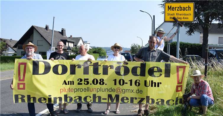 Das Planungsteams von „PPP“ besteht aus (v.li.n.re.) Kalle Kerstholt, Thomas Kann, Hans-Peter Kreische, Ulrike Wisotzky, Michael Steffen, Anne Wahlen und Heidi Kirchner mit Maskottchen-Hund „Buddy“. Foto: privat