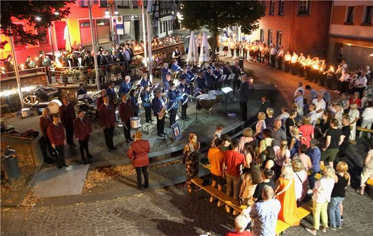 Das Platzkonzert wurde vom Musikverein Heimbach Weis e.V. gestaltet.