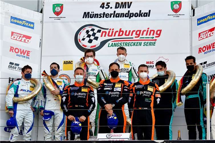 Das Podium des 45. DMV Münsterlandpokal mit den neuen Meistern Danny Brink (vorne/Li) und Philipp Leisen (vorne/Re). Fotos: BURG