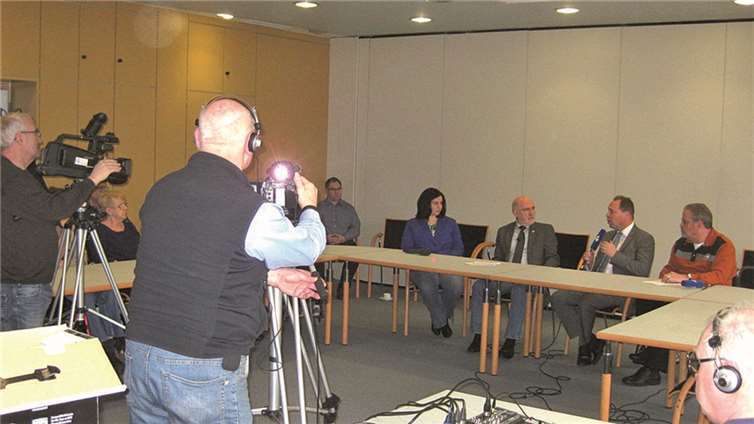 Das Podium (v.l.): Frau Angela Steiner, Herr Alfred Adams, Herr Dr. Christian Bamberg, Herr Jürgen Leis. privat