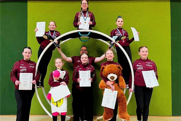 Das Polcher Team: (vorne v.l.n.r.) : Delilah Wachall, Romy Reitz, Lena Schneck, Trainer Dirk Erbele, Emily Huppertz und Felicia Tetzlaff (oben v.l.n.r.) : Thea Reitz, Joy-Celina Böffgen und Anike Jörg.