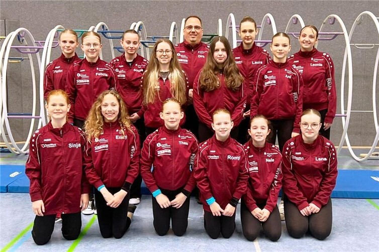 Das Polcher Team: (vorne v.l.n.r.): Sinja Schmechel, Emily Huppertz, Thea und Romy Reitz, Nele Koch und Lena Schneck.(mittig v.l.n.r.): Felicia Tetzlaff, Joy-Celina Böffgen, Delilah Wachall und Anike Jörg(hinten v.l.n.r.): Marie und Sophie Daheim, Trainer Dirk Erbele, Laura Lipowska und Trainerin Leonie Erbele.