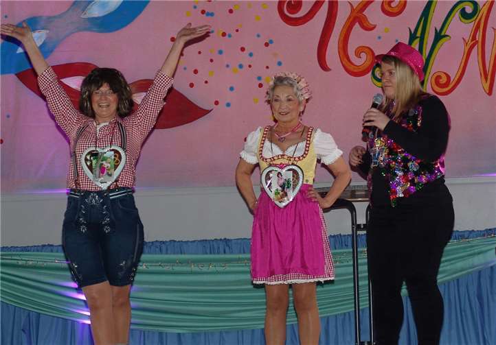 Das „Power Duo“ (v.l.:) Anne Kühfuss und Astrid Franke zusammen mit Janny Wey.