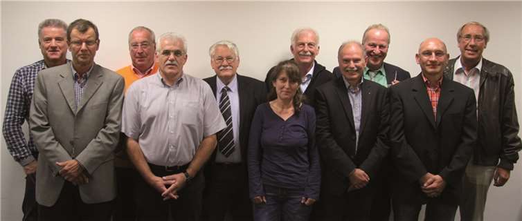 Das Präsidium des Fußballverbandes Rheinland mit dem gewählten neuen Vizepräsidenten für Fußballentwicklung und Talentförderung, Alois Reichert: (v.l.) Vizepräsident Alois Stroh, Rechtswart Norbert Weise, Walter Kirsten (Vertreter der Kreise), Bernd Schneider (Spielausschussvorsitzender), Walter Desch (Präsident), Ina Hobracht (Ausschussvorsitzende Frauen- und Mädchenfußball), Peter Lipkowski (Jugendausschussvorsitzender), Erich Schneider (Vorsitzender Verbandsschiedsrichterausschuss), Schatzmeister Dirk Janotta, Vizepräsident Alois Reichert und Vizepräsident Norbert Neuser. Privat