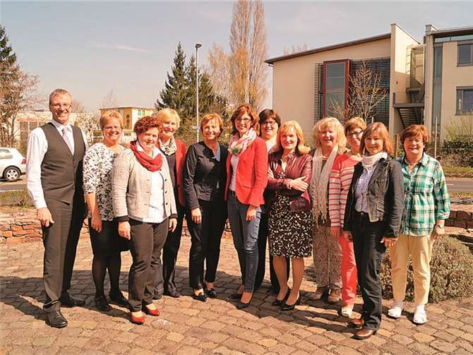 Das Präsidium des Landfrauenverbandes Rheinland-Nassau mit der Präsidentin Rita Lanius-Heck und der Staatsministerin Sabine Bätzing-Lichtenthäler (beide Mitte), links: Präsident des Bauernverbandes Rheinland-Nassau Michael Horper, rechts: Ingrid Strohe Präsidiumsmitglied für die Region Ahrweiler, Mayen-Koblenz, Cochem-Zell.privat